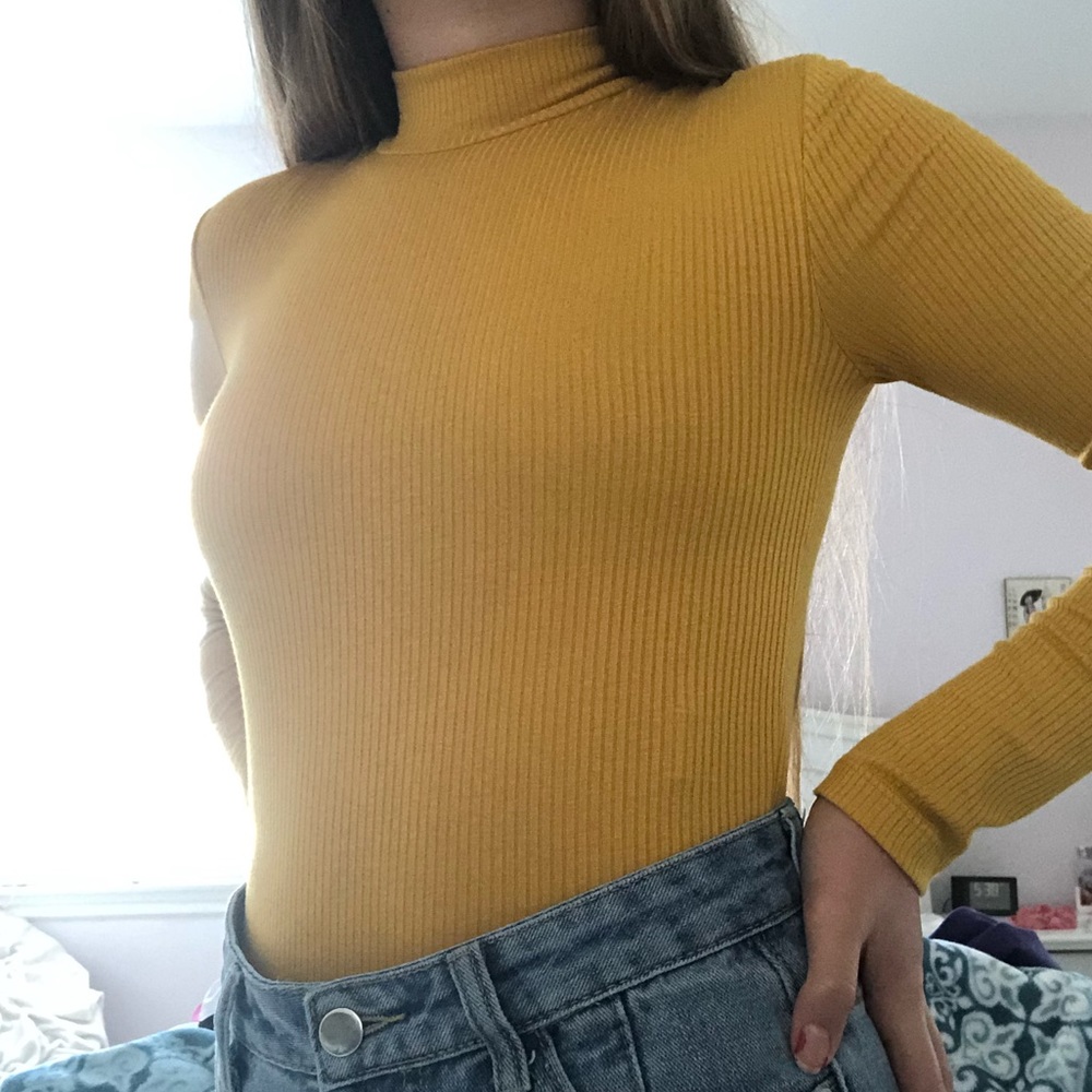 🦋 2/$15 NWT Yellow Forever 21 Bodysuit - Picture 2 of 6